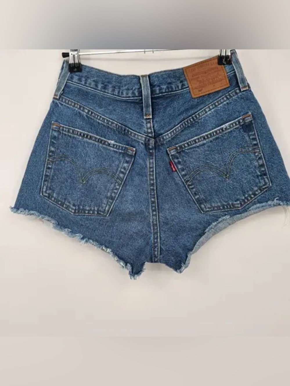 Levis - Picture 4 of 4